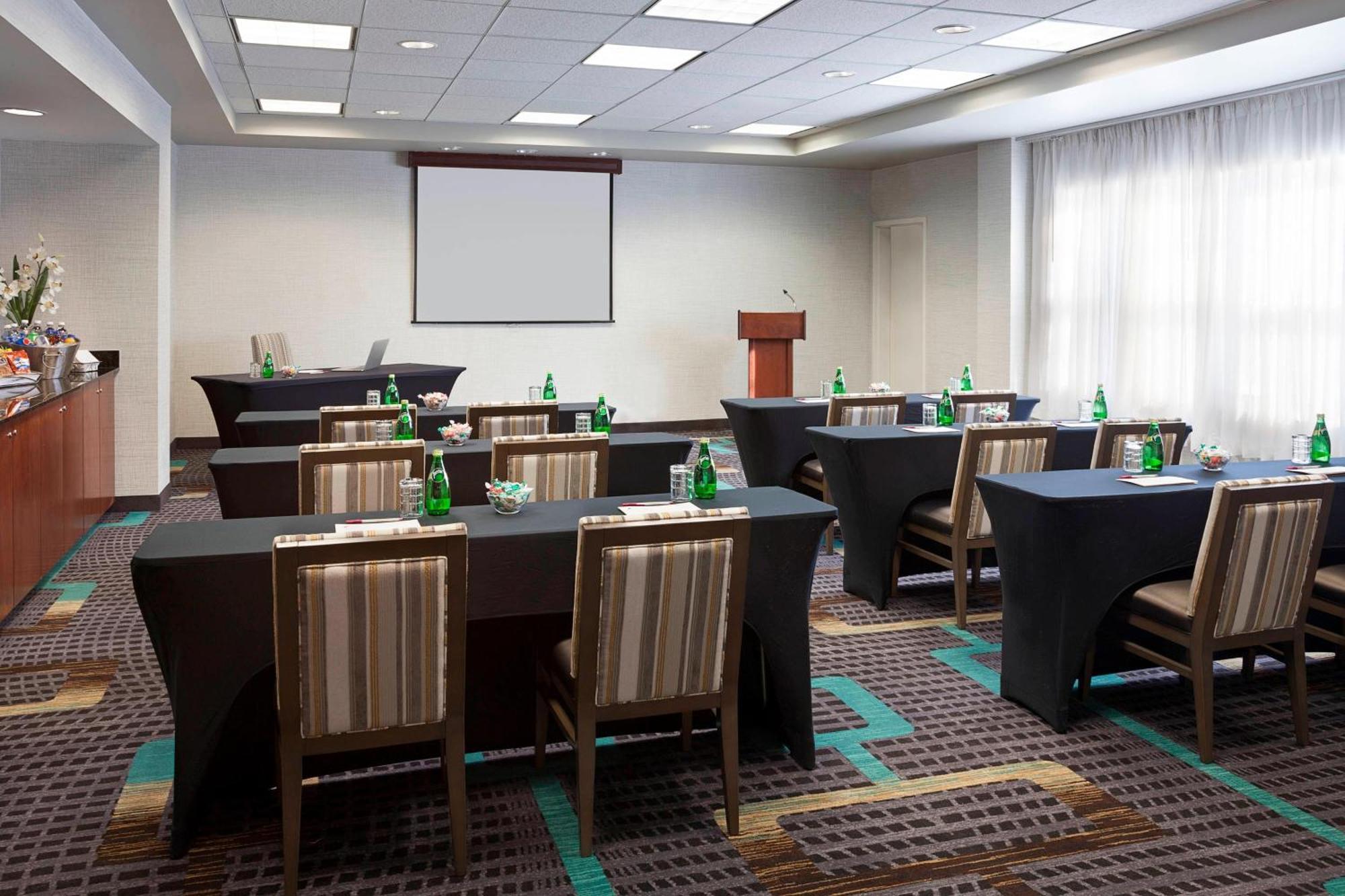 Residence Inn By Marriott Toronto Airport מראה חיצוני תמונה